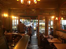 Ou Diner Ce Soir Marie Victoire Donne A Jerome L Adresse D Un Bistrot Parisien A Proximite Le Berger Et Les Poissons Q Bistrot Parisien Maison D Hotes Villa