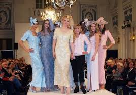 30 Jahre Liz Malraux Mode Glanzende Jubilaumsfeier Mit Modenschau Im Hotel Atlantic Kleid Hochzeit Modenschau Brautjungfernkleid