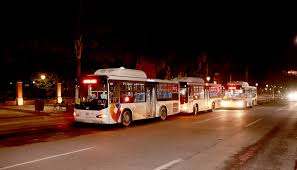 El mercat de la boqueria l'any 1874, amb coberts de fusta i veles joan martí, bellezas de barcelona el mercat plega veles els que plegaven veles eren els mariners i els pescadors un cop acabada la feina i les barques eren a port. Arrancan Rutas Nocturnas Plaza De Armas Queretaro