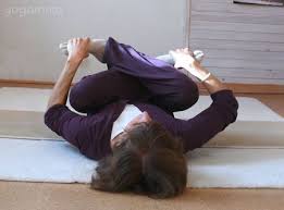 Couche Sur Le Dos Rotation Des Hanches Jambes Croisees Assouplissement Etirement Etirement Ischio