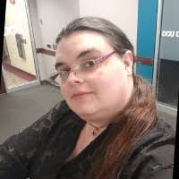 Elizabeth Trapani's Instagram, Twitter & Facebook