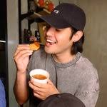 Cheese Dunk + Chili Con Carne Dunk = A'TIN 'tong flavors na 'to! 💛🤎 Order  na to level up your McDo faves! #McDoDunkIntoFlavor @McDo_PH