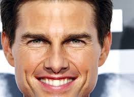 I think it's clear that he has two central upper incisors, and four upper incisors total, but they're not perfectly centered. Tom Cruise Net Worth Scientology Movies Injury Age Wikifamous