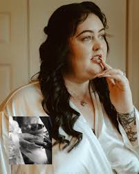 Emilee Setting Photo