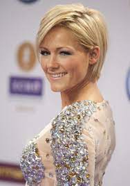 But helene at least gets away better with the hairstyle. Helene Fischer Diydecorbedroom Diydecorhome Diycrafts Diydecor Bob Hairstyles Hair Styles Short Bob Hairstyles