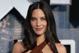 Visualizza altre idee su tagli di capelli, capelli, acconciature per capelli corti. Attrici Olivia Munn Attrice Americana Capelli Neri Rossetto Modella Sfondo Hd Wallpaperbetter