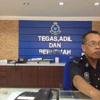 It connects jalan panggong on one end to jalan petaling on the other. Balai Polis Jalan Pantai Police Station