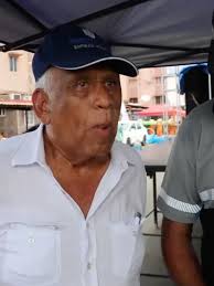 Manuel Grimaldo, ex Gerente de la Zona Libre y ex Viceministro de Comercio,  se sentía rico mientras bajaba las escaleras, haciendo una selfie en  Canadá. De repente, pisó mal y allá fue