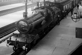 Modalitatea în care unii artişti împreună cu autorităţile au gândit unele din aceste spaţii te lasă cu gura căscată. Stiai CÄƒ Primul Metrou Din Lume Era Tras De O LocomotivÄƒ Cu Aburi Libertatea