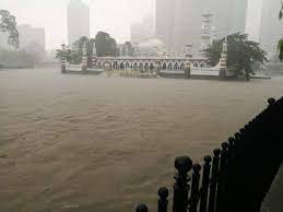 Thunderstorms, heavy rain spells may continue in chennai today. Flooding In Kl Anyone Knows If This True From Today S Heavy Rain Malaysia