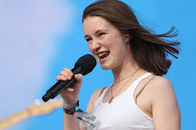 In 2017, she released her debut ep, don't kill my vibe, and later won the bbc music sound of 2018. Sigrid To Meet Super Fan Filmed Crying During Glastonbury Show After Appeal London Evening Standard Evening Standard