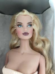 Jason Wu Fashion Royalty Pearlescence Veronica Perrin Close-Up Doll