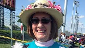 Gallery l Kentucky Oaks fashion, fans