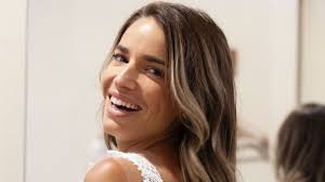 La historia detrás del espectacular vestido de novia de Flora González, la  presentadora de 'El Tiempo'