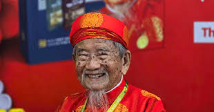 Cụ ông 104 tuổi với tình yêu bất tận dành cho sách và lịch sử