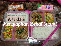 Trus itu nyiapin sarapan sama bekal nya berapa lama ya, nanti kalau sampe 2 jam gak kebayang. Suka Duka Menyiapkan Bekal Kantor Suami Cerita Nengflora