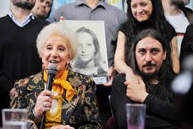 Abuelas de plaza de mayo identificó al nieto de desaparecidos número 119, y se trata de un nuevo caso en el que la madre se encuentra con vida. Abuelas De Plaza De Mayo Quienes Son Y Cual Es Su Historia