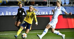 Vi laddar upp inför svenska damernas fotbollsmatch ⚽️ kvartsfinal mot nederländerna och max ville köra sin hejaramsa och och berättar lite vad han vill se i. Sverige Tyskland Fotboll Damer Tv