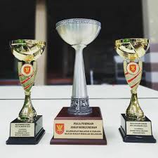 Initially, classes were taught in english but has since changed to bahasa melayu in line with the government directives. Piala Pusingan In English