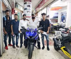 The latest generation gets all the things right and is priced at rs 1.25 lakhs. Grand Motors Yamaha R15 V3 Bs6 Abs 2020 Racing Blue Facebook
