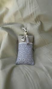Porte Cles Bijou De Sac Tissu Saki Lin Et Passepoil Argent Porte Cles Par Argent Bijou Cles De Lin Par P Bijoux De Sac Porte Cle Couture Piece