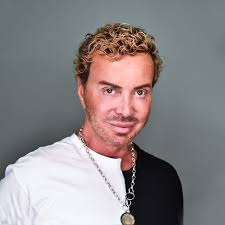 Ο λάκης γαβαλάς (πραγματικό όνομα: Lakhs Gabalas Pod Team