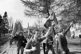 Skotten i ådalen väckte en oerhörd vrede över landet, och som svar utlyste lo ett fem minuters arbetsuppehåll över hela landet. Adalen 1981