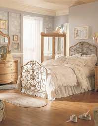 Adding Vintage Bedroom Decor To Evoke Old Memories Vintage Bedroom Furniture Vintage Bedroom Styles Vintage Bedroom Decor