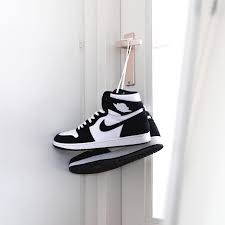 Womens Jordan 1 Retro High Twist Black And White La Air Jordan 1 Retro High Og Panda Twist Est Disponible Sur Wethenew Com Robusuta Jp Wethenew Hype Shoes Sneakers Fashion Jordan Shoes Girls