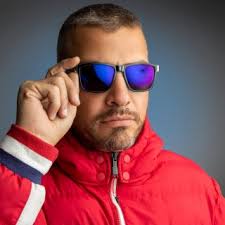 Download DENIS ROQUE album songs: Paralelo