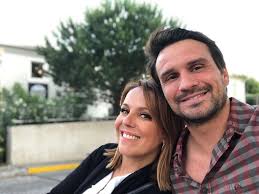 É dia de festa e também de cumprir o ritual que nunca falha neste dia. Tania Ribas De Oliveira Celebra Uma Decada De Matrimonio Ao Lado De Joao Cardoso Nas Redes Vidas