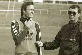 Dennis mank 'in olağanüstü bir işte çalıştığı ve sadece boş zamanlarında. Ein Toller Mensch Ein Toller Trainer Eintracht Frankfurt Profis