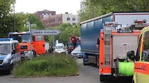 Diese trucks sind für die extreme gebaut. Todlicher Unfall In Berlin Tempelhof Lkw Erfasst Und Uberrollt Fussgangerin Rbb24
