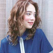 ナチュラル フェミニン 外国人風 大人かわいい ヘアスタイルや髪型の写真 画像 ミディアム パーマ 強め 外国人 パーマ レディース パーマヘア
