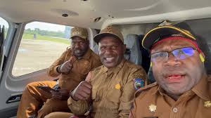 Pelayanan Hingga Pelosok, Bupati Intan Jaya dan Kadis BPMK Kunker ke  Tomosiga