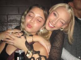 beach, friends & food is all I need 🇦🇺👫🏖️🍟