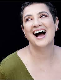 Adriana Palhares's Instagram, Twitter & Facebook