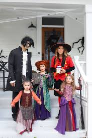 Über 7 millionen englischsprachige bücher. 36 Creative Family Halloween Costumes Family Costumes With Baby