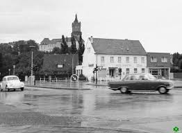 Kanntest Du Diese Strassenfuhrung In Kleve Da Mussen Die Meisten Wohl Zweimal Hinschauen Falls Man Dann Erkennt Das Wir Hier Das Ehemalig In 2020 Strasse Fotos Graben