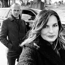It's a little gritter which (imo) fits because it's stabler. Law And Order Svu Fans React To Mariska Hargitay S Instagram With Christopher Meloni On Organized Crime Set
