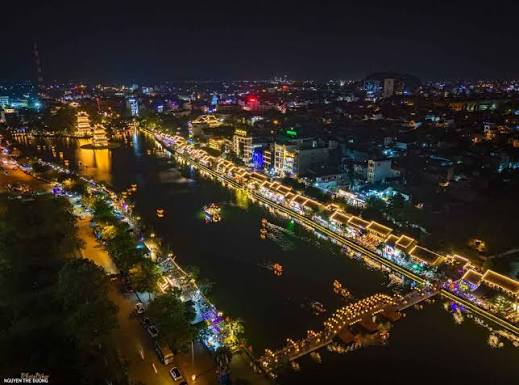 Phố cổ Hoa Lư về đêm khi nhìn từ trên cao - Báo Quảng Ninh điện tử
