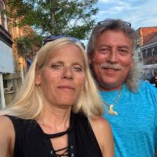 Does Pizza Hut in Canonsburg still have a lunch buffet?