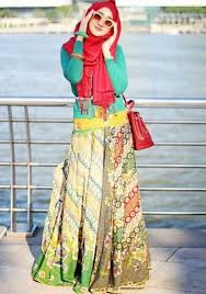Untuk pilihan gaun hijab, coba gunakan dress dengan potongan wrap di bagian bawah. Desain Baju Muslim Modern Dian Pelangi Terbaru Casual Style Busana Batik Busana Islami Pakaian Fashion