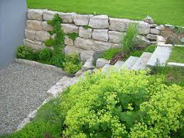 Stuetzmauer Jpg Gartengestaltung Steinmauer Garten Garten