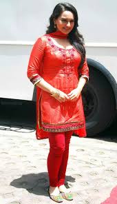 Sonakshi sinha height 5 feet 6 inches (169 cm/ 1.69 m) and weight 70 kg (154 lbs). 50 Best Sonakshi Sinha Wallpapers And Pics 2018 Photoshotoh