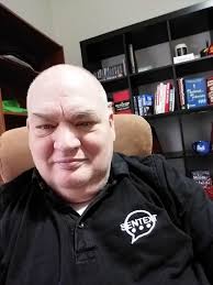 Who has the thinnest thin crust pizza in the area?