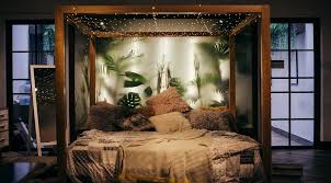 Proprio le luci possono essere delle un'altra idea originale a cui è possibile ricorrere per decorare la camera da letto, consiste nell'usare le luci per illuminare le foto più belle, da. Come Decorare La Camera Da Letto
