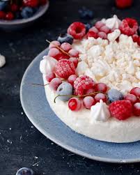 Celine On Instagram Prendre De L Avance Sur Les Recettes De Noel Avec Ce Vacherin Glace Au Miel Et Fruits Rouges Belle Soi Vacherin Glace Vacherin Cuisine