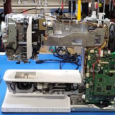 Salah satu jenis mesin jahit yang masih digunakan sampai saat ini adalah mesin jahit manual. Belajar Menjahit Menggunakan Mesin Jahit Superprof