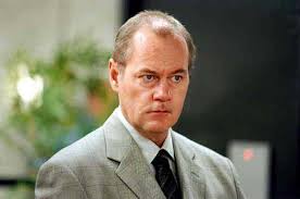 His birthday, what he did before fame, his family life, fun trivia facts, popularity family life. Glom Gunvald Nu Hyllar Vi Martin Beck